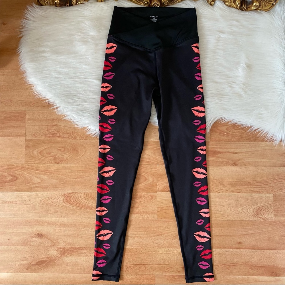 VENUS Lips Print Performance Legging